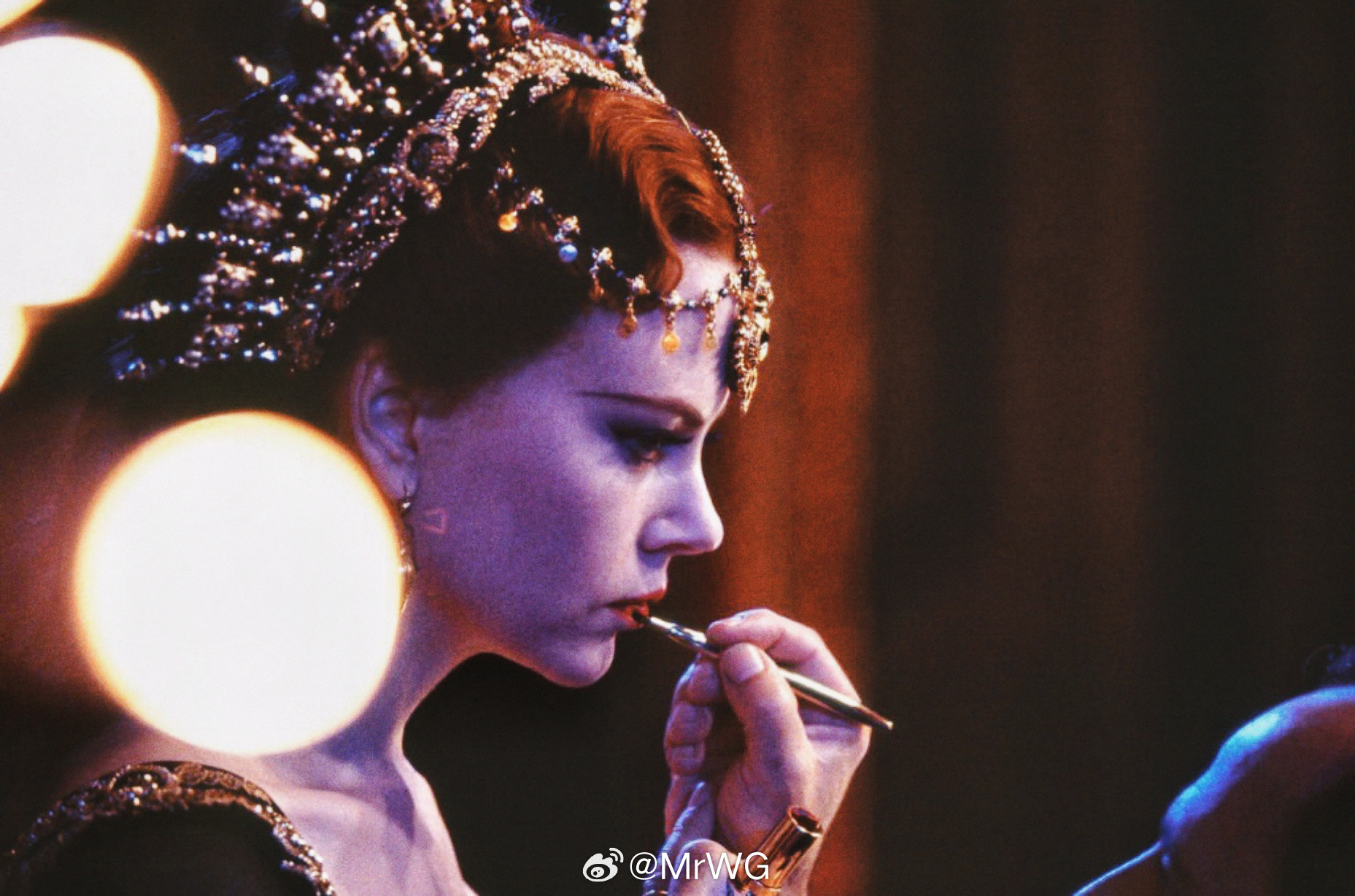 电影搭乘花絮去幕后 牛奶一样丝滑的雪肤，和精致的轮廓起伏——已故著名摄影大师Do