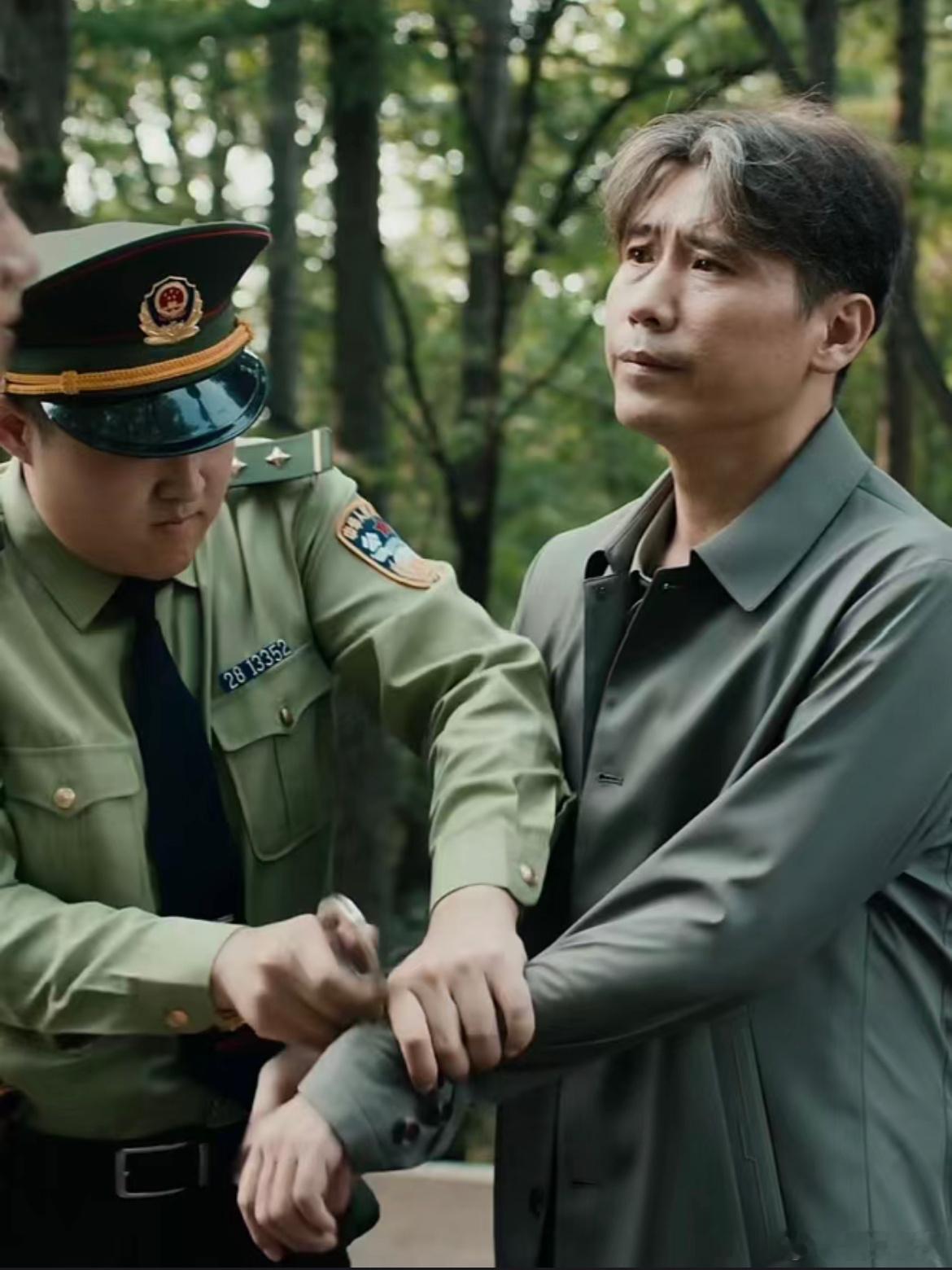 李乃文监狱里到底有谁啊？！每部戏都要去看看[微笑]叔最近仿佛平时一直住里面，请假