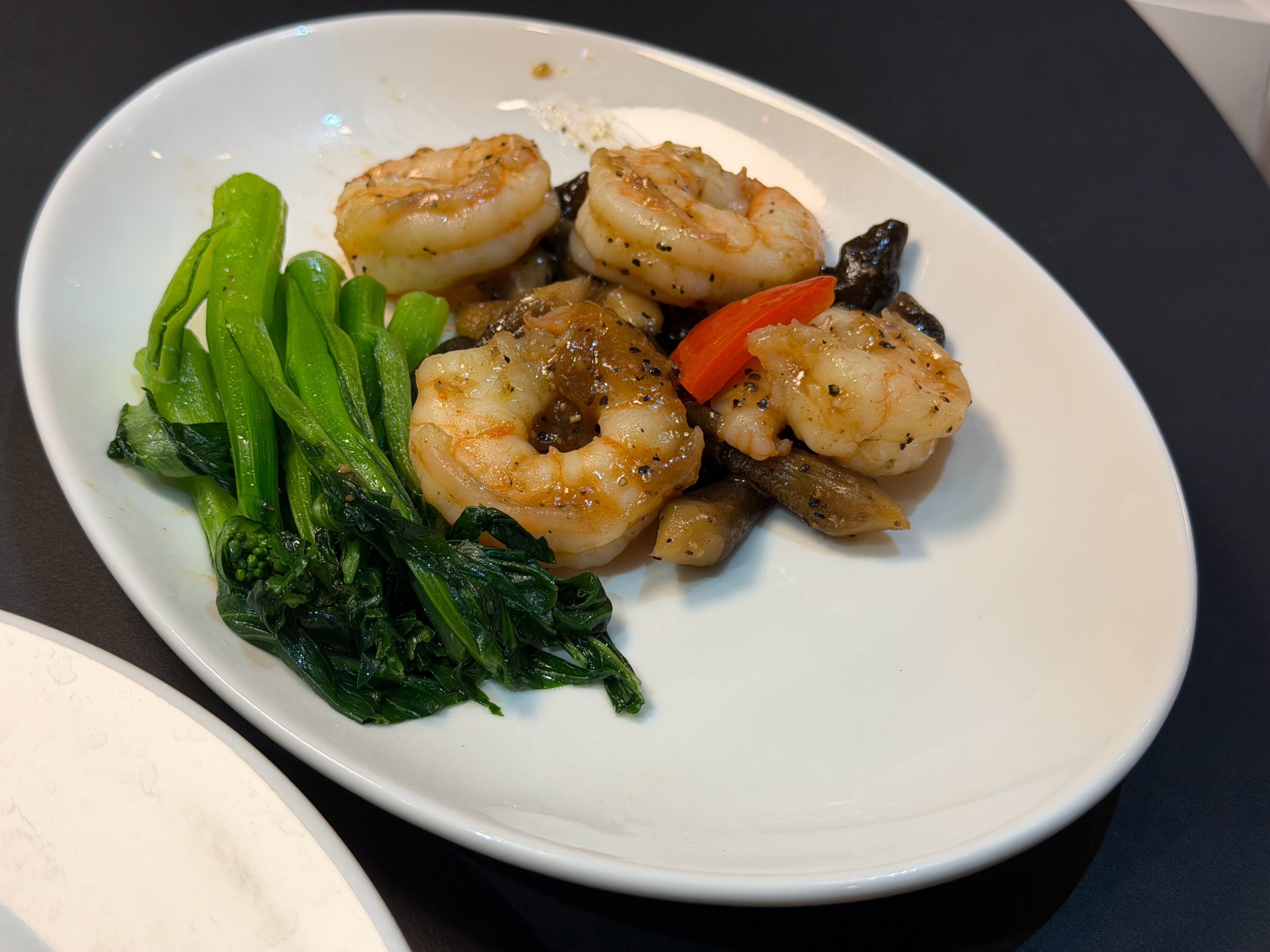 回忆了一下车展在宝马展台吃的午餐还挺健康的，份量也刚刚好减脂人可以学起来！！ 