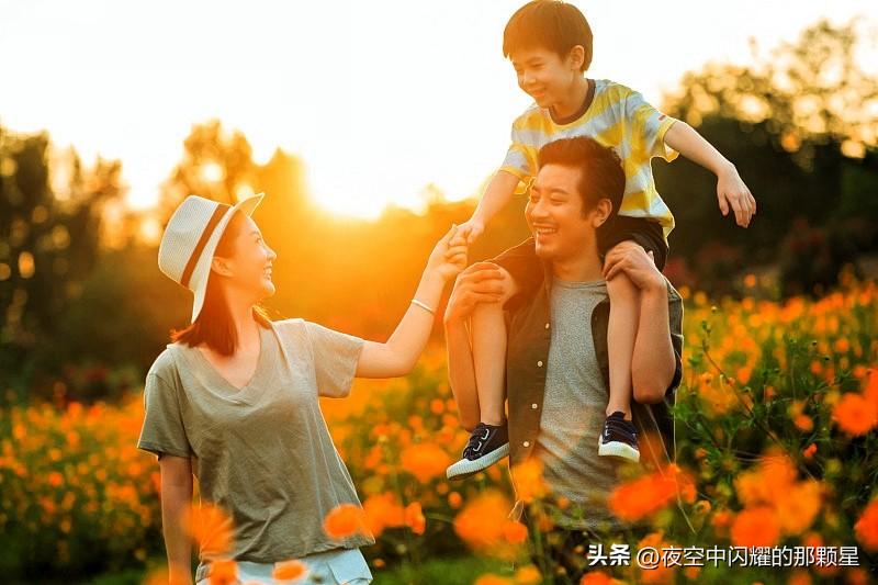 年轻时只生一个娃，以为是轻松享福，
到老才懂，是无人分担的牵挂与担当。
病了不敢