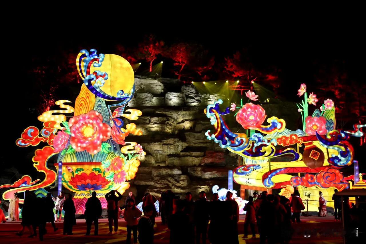 2025西安大唐芙蓉园的灯会光影，你追了么？来看看！