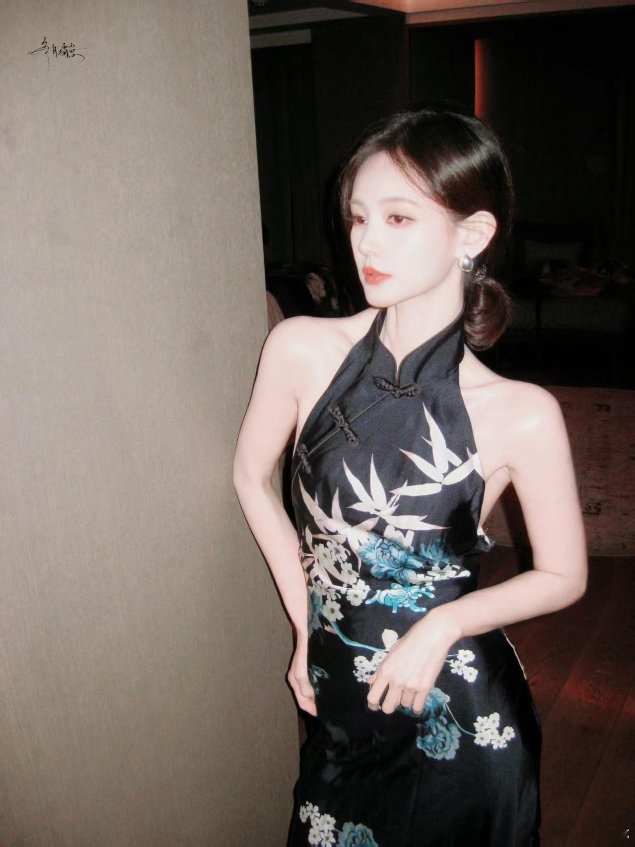 幸好李一桐鼻子是真的 很难不被这段剧情戳中笑点，妆容来回折腾。李一桐优越的骨相撑