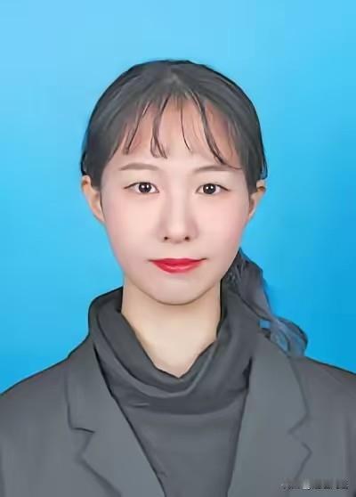 崔译文，女，1999年2月生，汉族，中共预备党员，桂林电子科技大学学生。
201