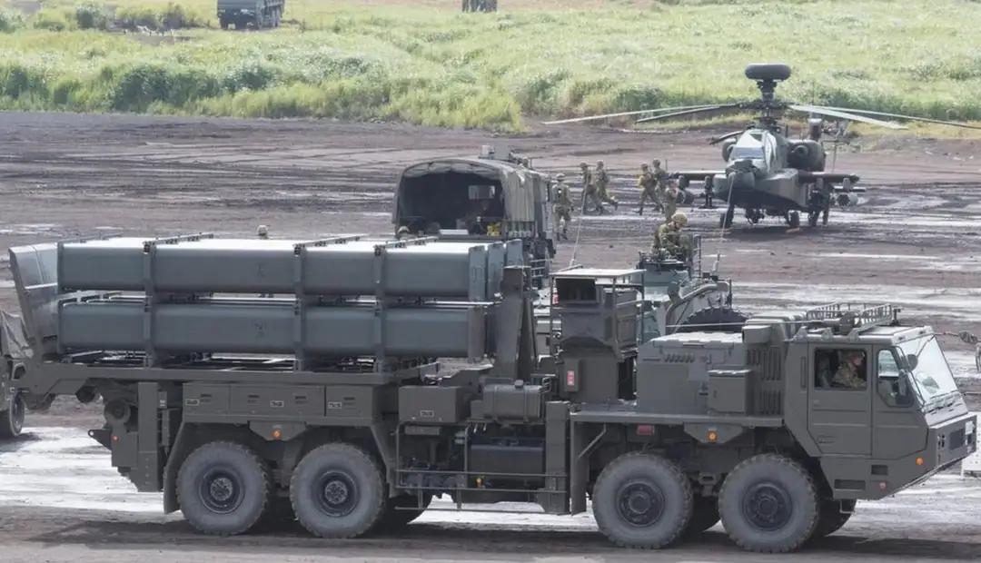 最近一个月，日本的军事动作密集到让人无法忽视。

4月上旬，日本防卫省在熊本县和