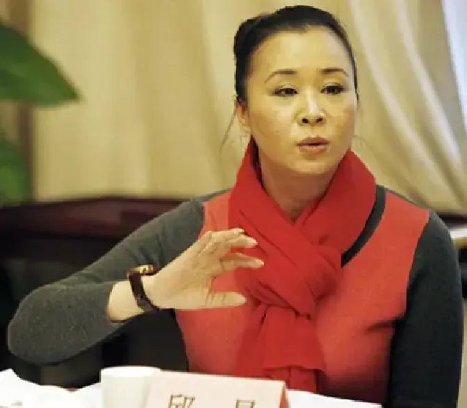 有些“学者”，怎么就把书读到了狗肚子里？
 
原中央民族大学讲师邱昱的一番言论在