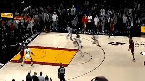 我跟你说，今晚这球，直接把我给看傻了。
真的，就0.4秒。
你告诉我，0.4秒能