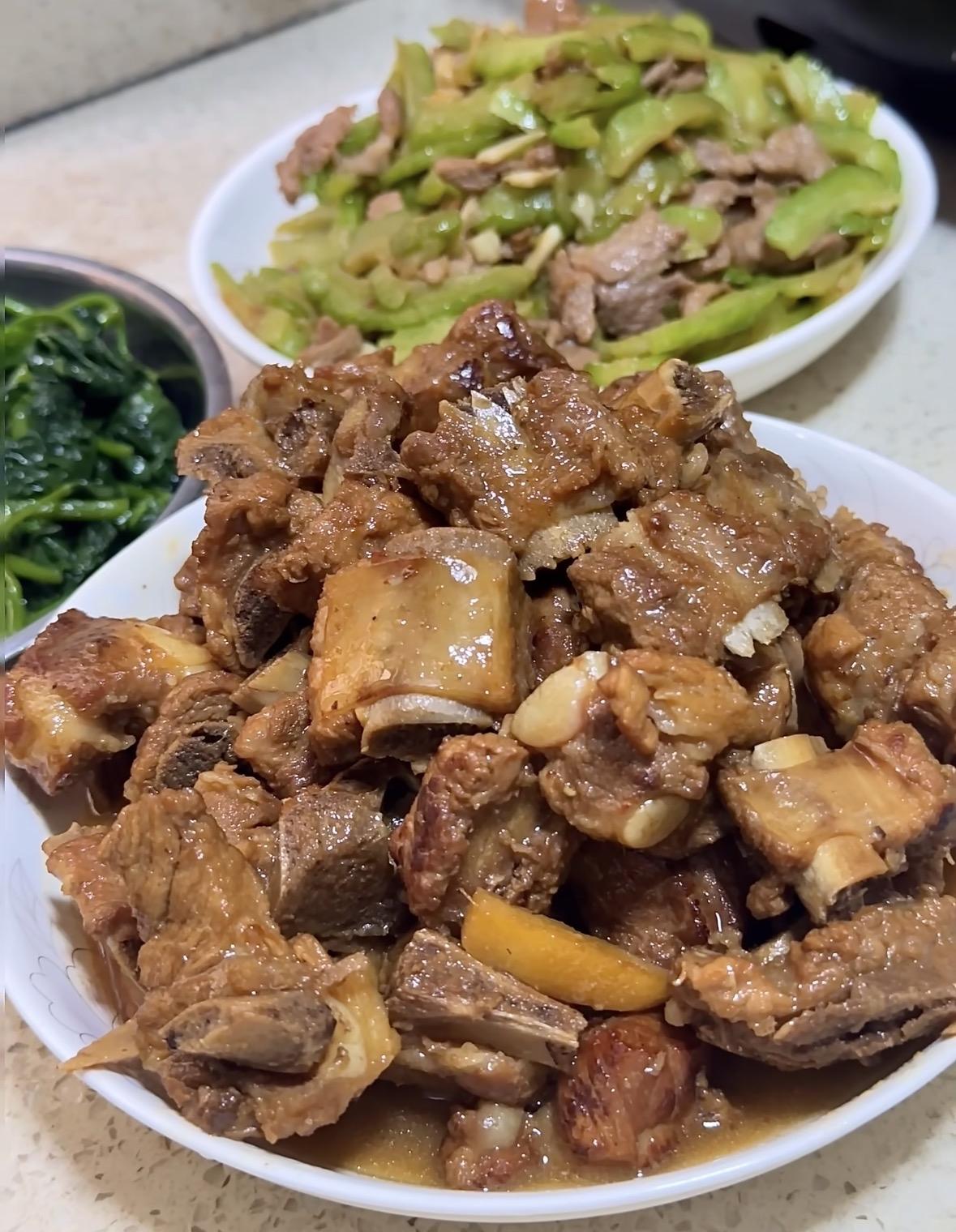 这辈子大概率不准备退休了，
别人都说不嫁家里有两个儿子的，
巧了，我家就有两个儿