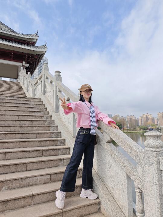 坚持的第1048天——迎着阳光，向前出发