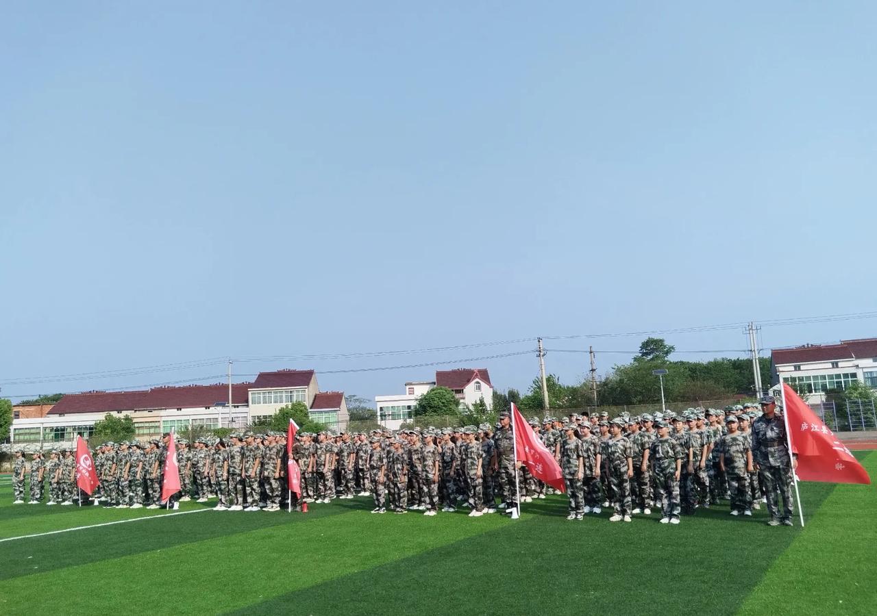 七律 综合素质全面开  新韵
金秋九月校门开，素质综合基础来。
学子满怀憧憬至，