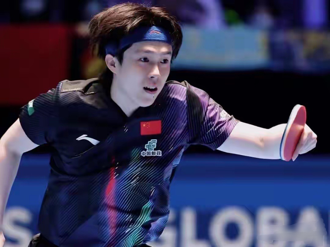 WTT重庆冠军赛男单赛场，德国选手弗朗西斯卡3-0横扫法国小将勒布伦，成功晋级。