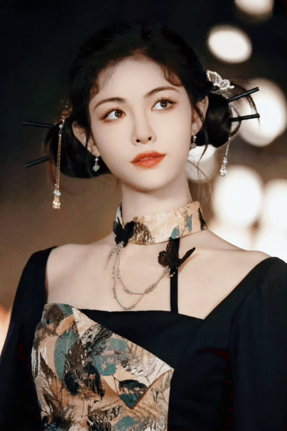 许佳琪狐系美人许佳琪万种风情 一举一动都藏着万种风情在里面，这样的狐系美人许佳琪