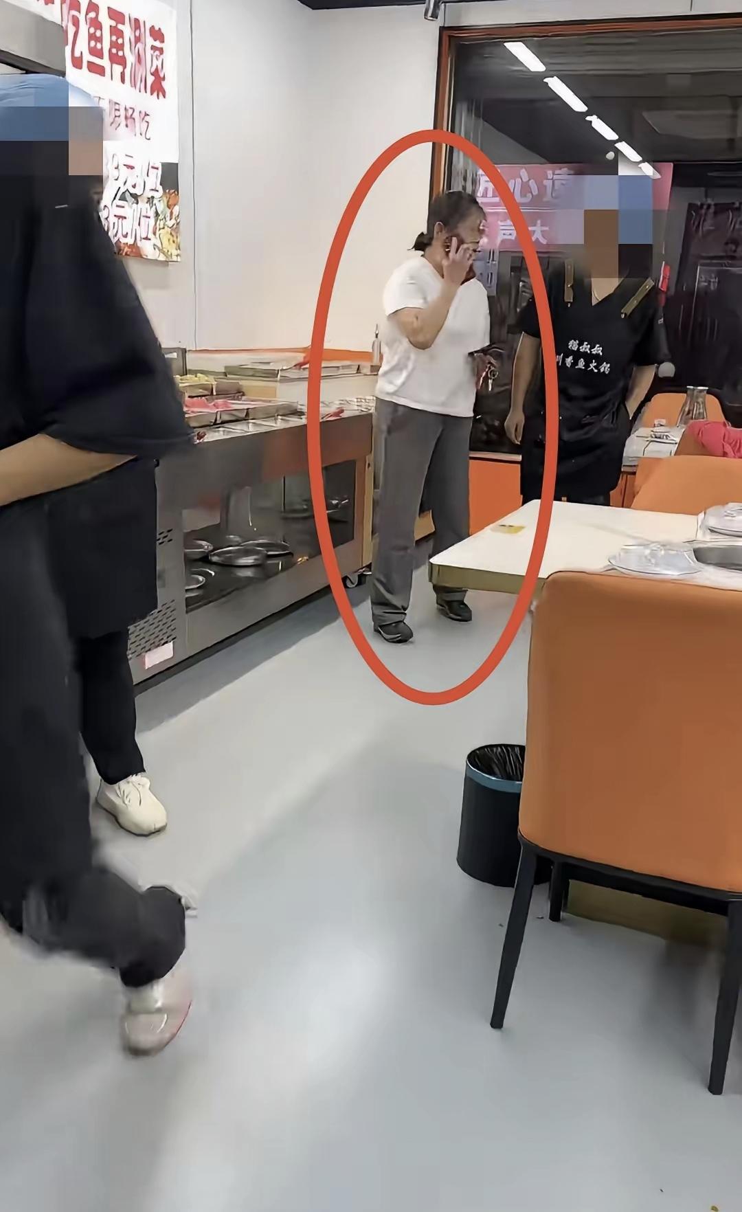 “脸都不要了？”女子吃52元自助，狂炫个两小时，还掏出餐盒准备打包，被店员严词拒
