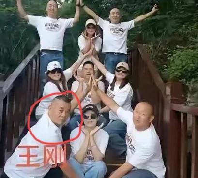 网传报应来了，重庆老王这下彻底懵了，自驾车队驶入318之后，沿线不少民宿直接选择