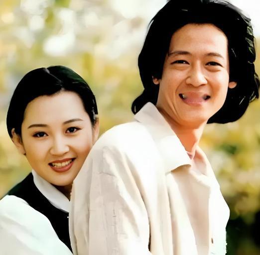 1994年，王志文抢走了尤勇智的女友许晴，尤勇智到葛优家痛哭，葛优安慰他说：“兄