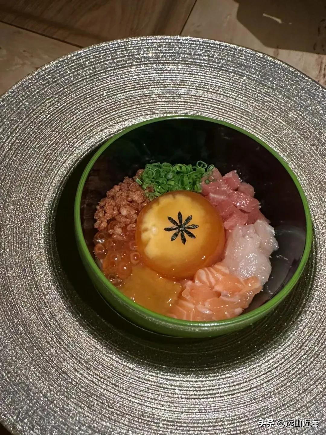 世界上最傻的事就是购买车位，花十几二十万购买个车位，每个月交50~100元管理费