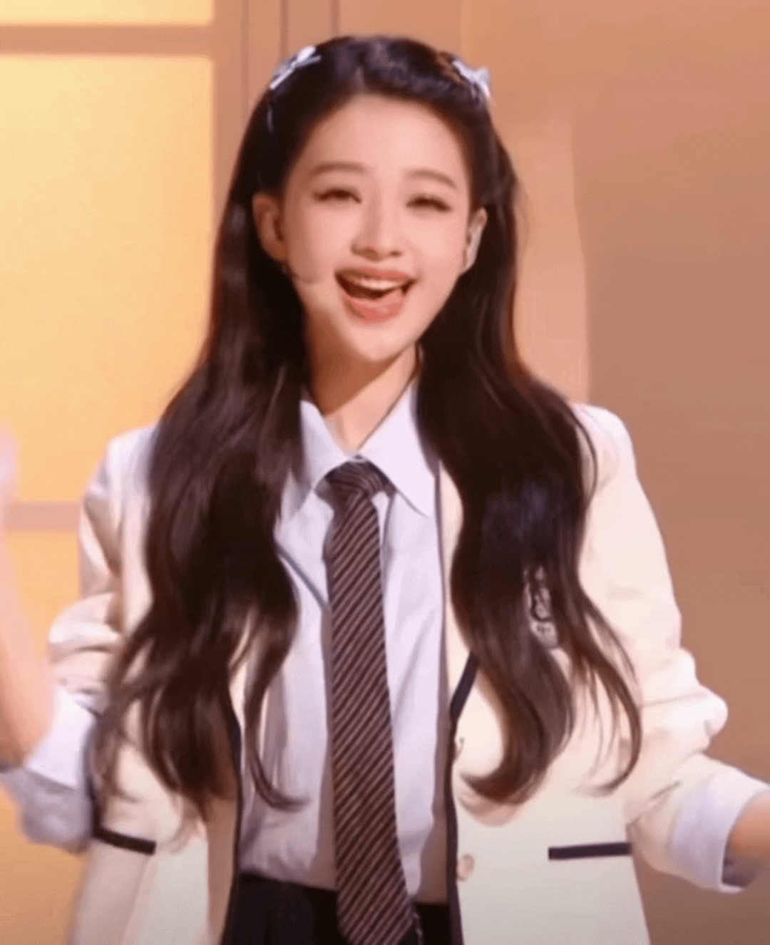 孙怡跑过来这段 直接成为我心中的名场面！发丝随风飘动，步伐轻快又自信，扑面而来的