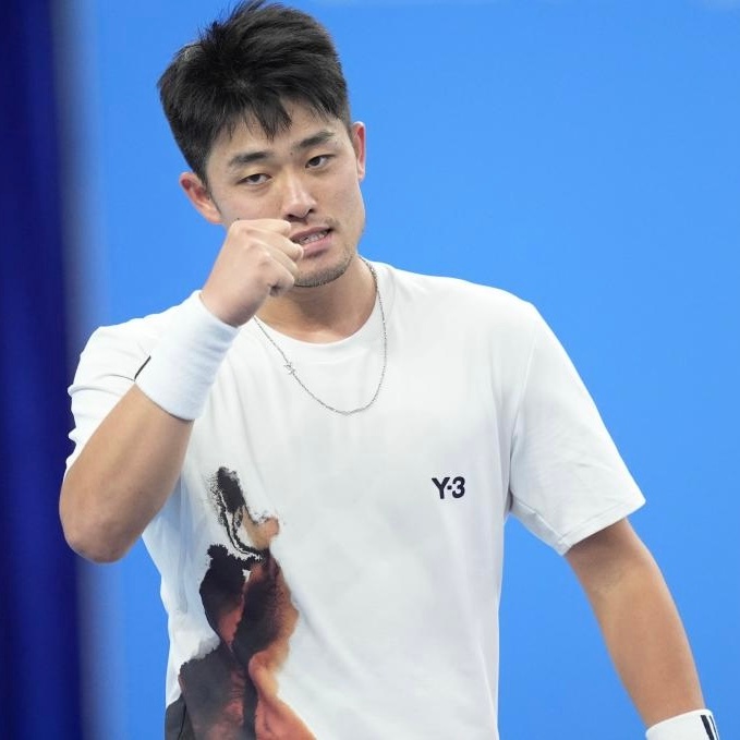 第十五届全运会网球男单冠军：吴易昺🏆网球项目男单决赛落幕，来自浙江队的吴易昺以