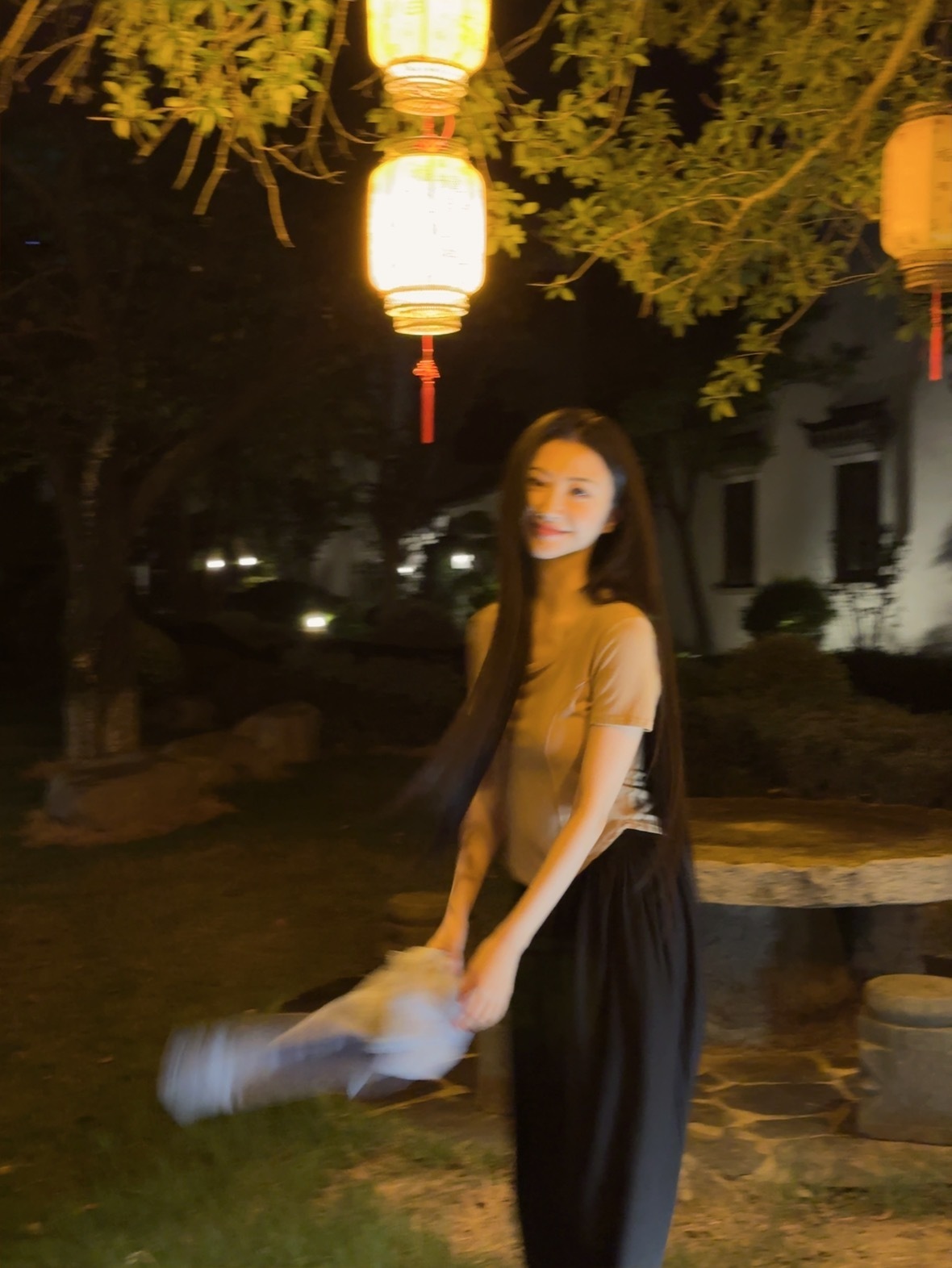 # 景甜动态抓拍 ## 景甜抓拍# 景甜的 12 宫格抓拍太惊艳！黑长直及腰，温