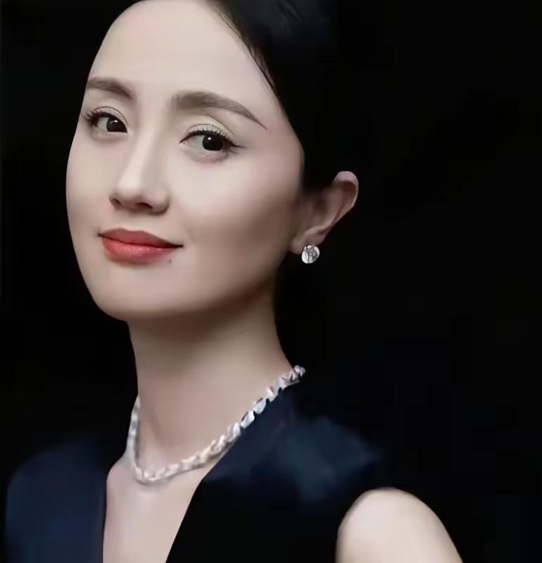 5月26日，第31届上海电视节白玉兰奖入围名单揭晓，演员朱媛媛凭借《小城大事》里