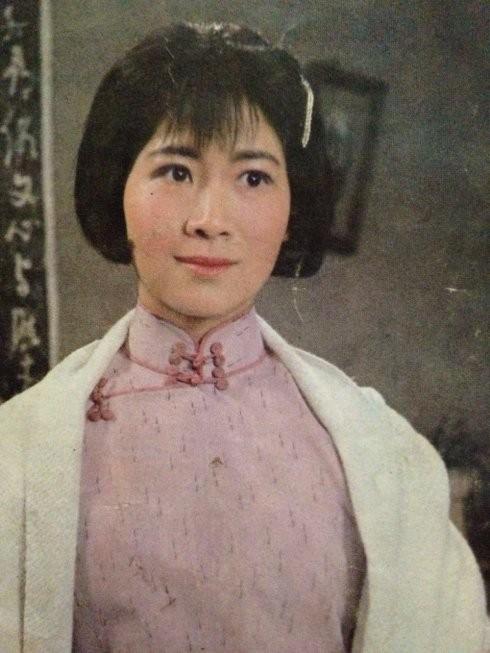 林盈，演员，出演《伤逝》《冰上姐妹》《烈火中永生》《人到中年》等电影。1943年