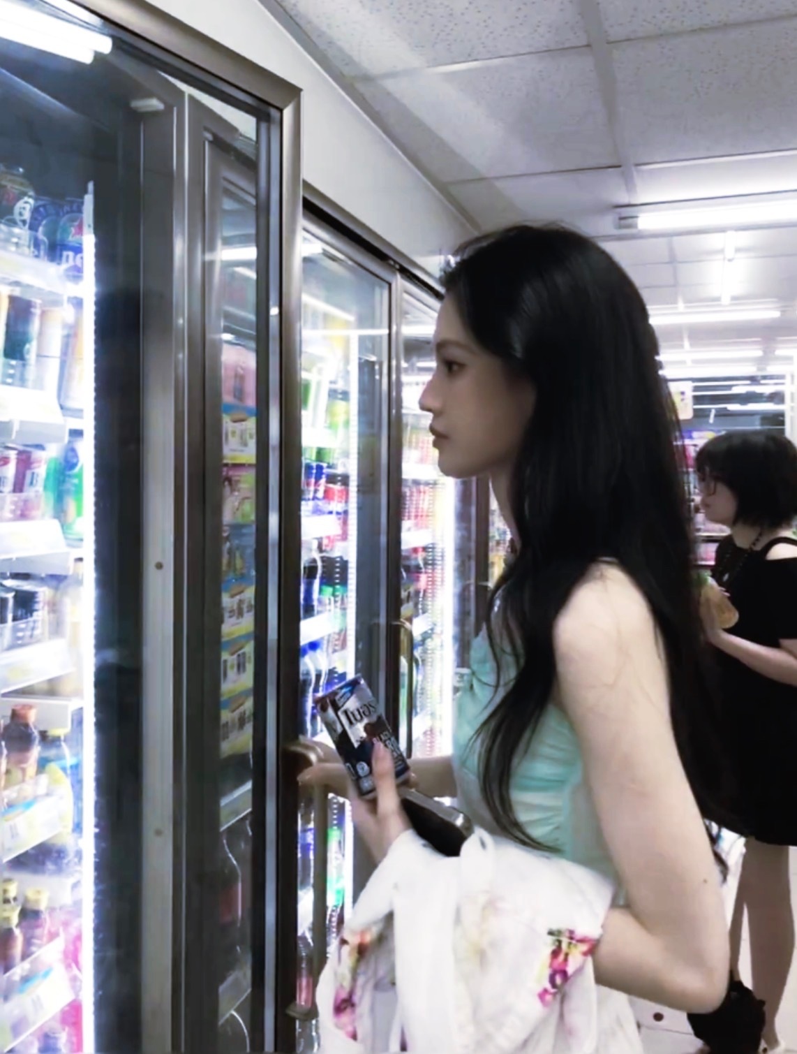 嗑颜bot 投稿  清冷姐感 沈羽洁就这样轻轻松松攻了全世界 