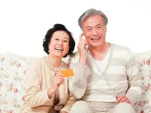 68岁大爷拒绝48岁女邻居的追求，大爷：我是老，但是还没老到糊涂

过去的岁月总