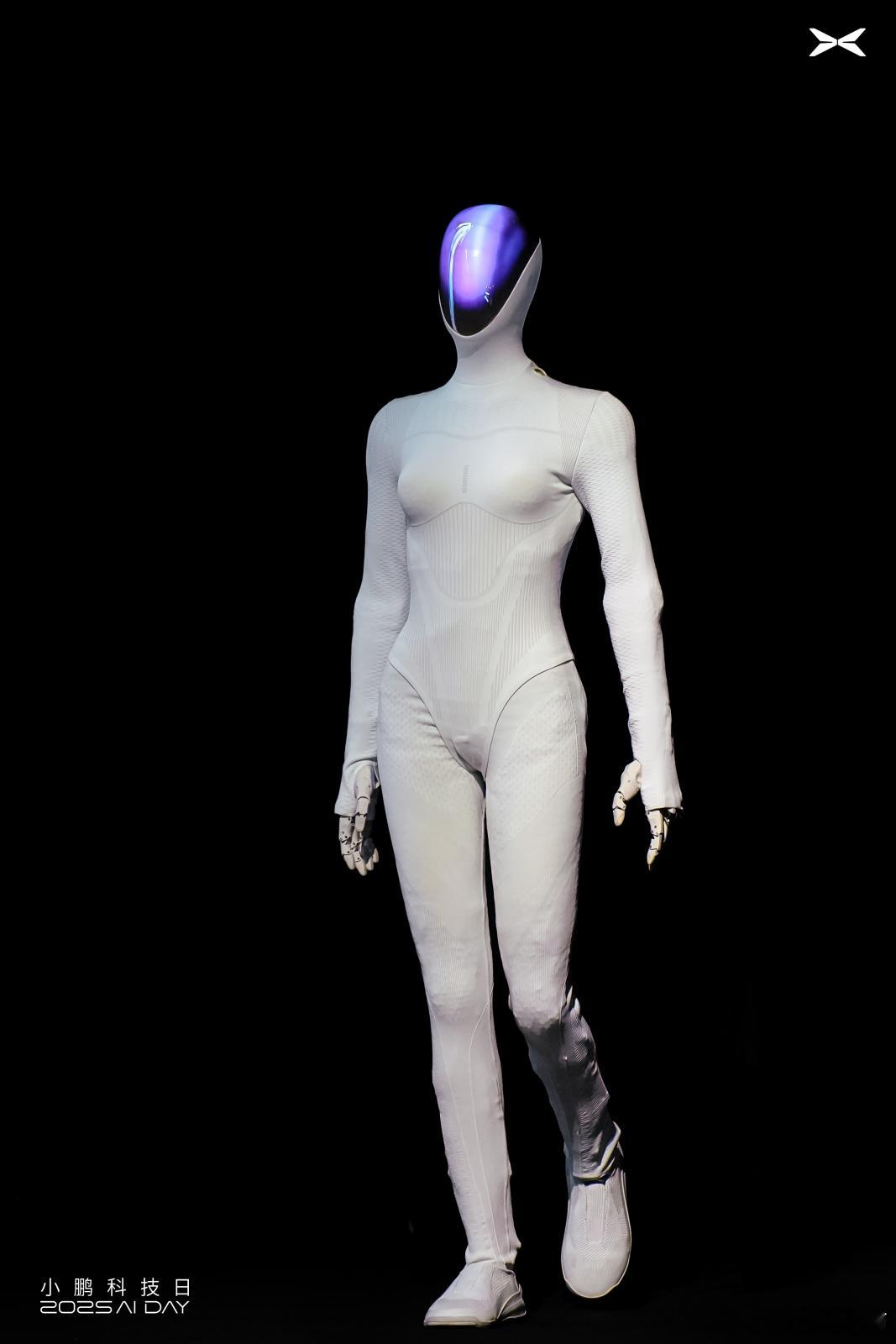 [doge][doge][doge] 网上各个社交平台上的小鹏 IRON 出场视