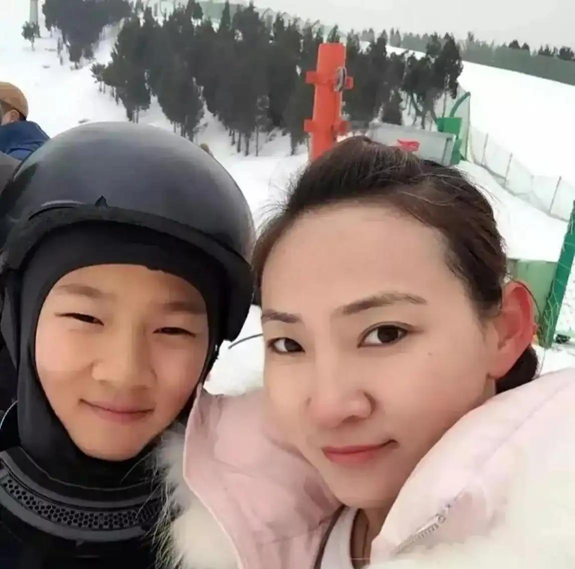 你妈是姐姐？
苏翔鸣7岁骨折，她却把板子硬塞回儿子手里，冷眼看他咬牙爬起来！
多