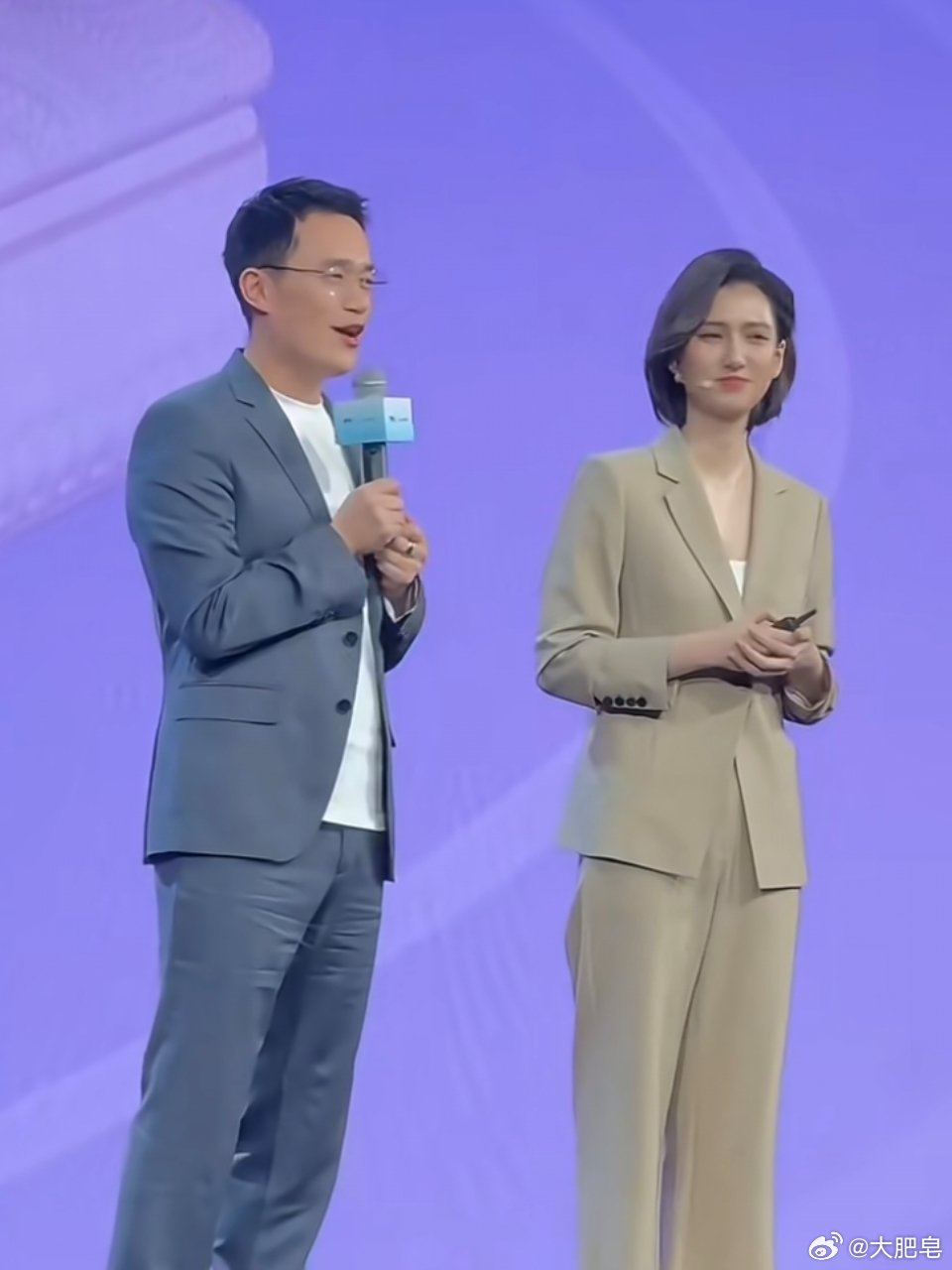 王腾和莫妮卡一起登台，让我还是有些梦幻的。希望他们能在新的领域做的更好。 