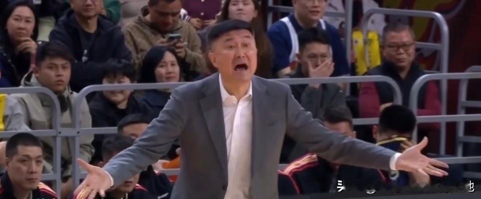 搞得定……
幸好徐杰伤势无大碍，缝了几针就好了，不然第一场就伤大将，之后更麻烦了