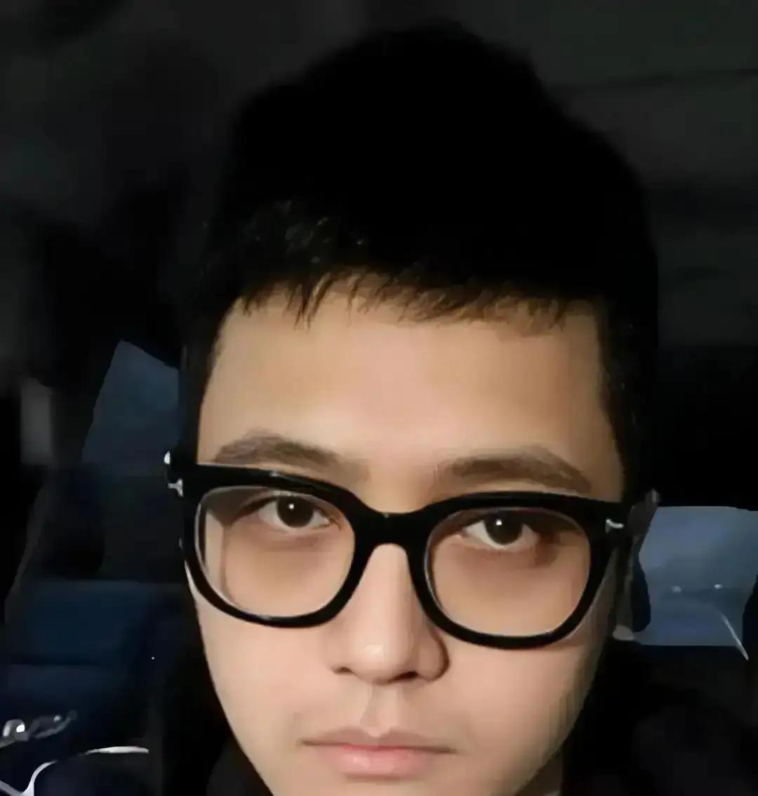 宋喆出狱后第一次联系马蓉，消息直接显示“已读不回”。
 
不是所有搭档都能共患难