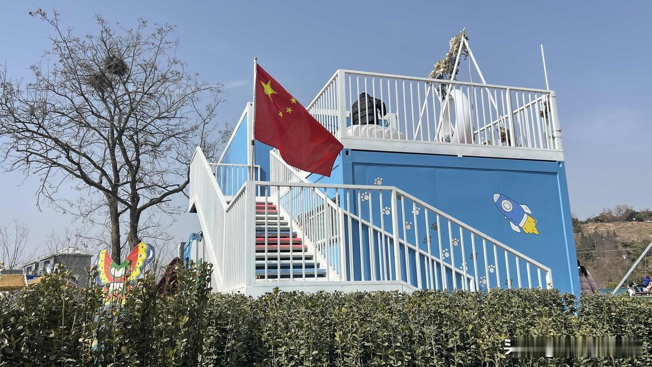 青岛崂山风景区，又发现了新的刚建的公园，还没整好，行驶张村河科苑经五路桥，熟悉此