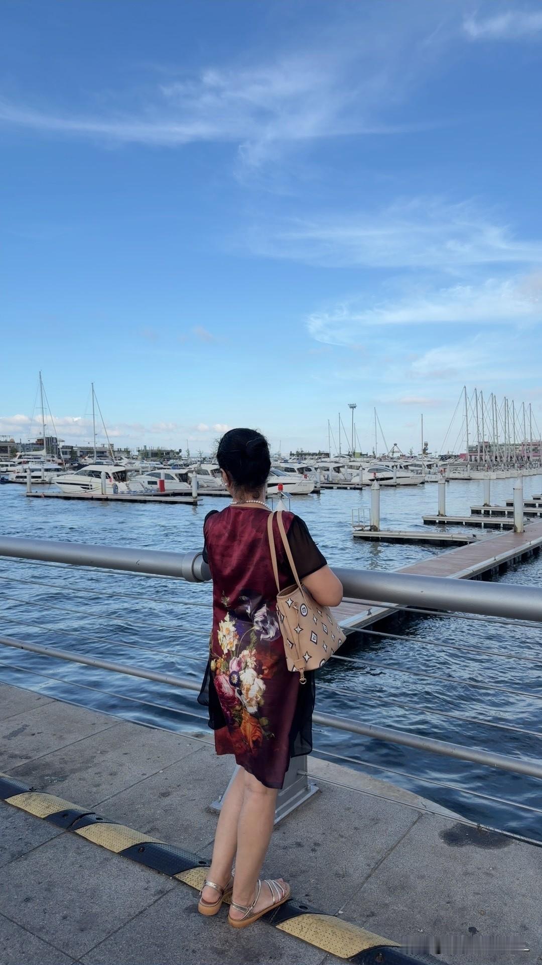 我发现，男人丧偶之后，很快就会再续新欢。

而女人丧偶之后，就是和前配的感情再不
