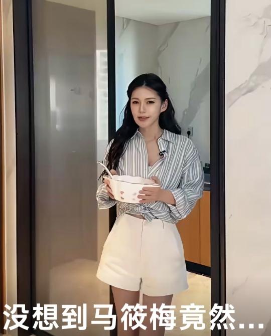 今天夸一下马筱梅吧！觉得她总是那么热爱生活！
总是喜欢摆拍，总是喜欢晒照，总是喜