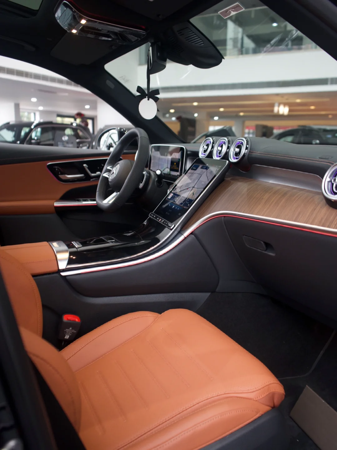 🎮 “妈，这车比我的手机网速还快！”