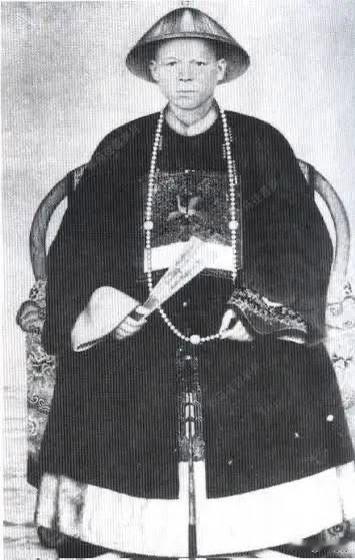 今天讲一讲被称为“吉隆坡王”的华人叶亚来。
叶亚来1837年出生于广东惠州的一个
