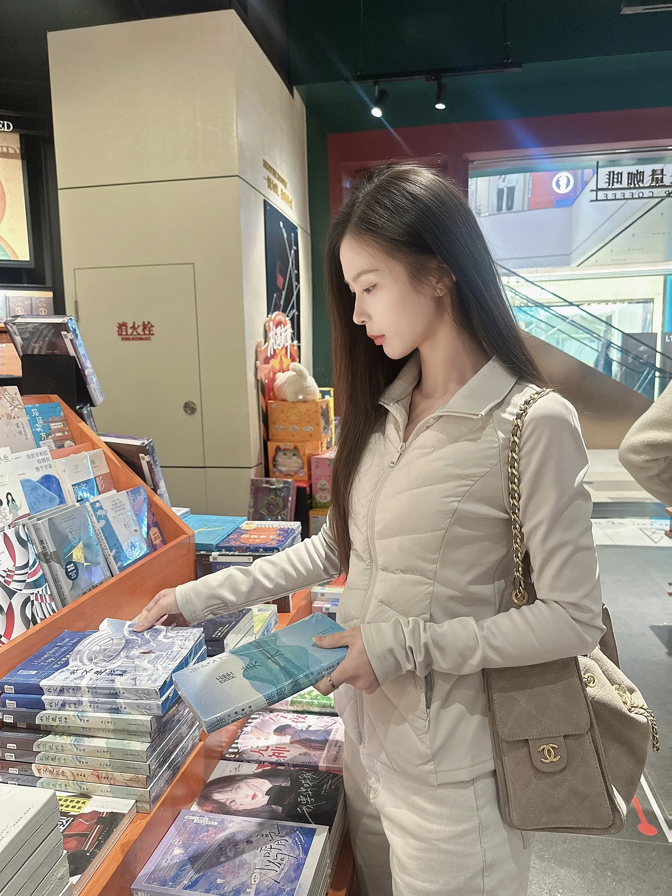 某年某月某个星期几 在书店发现的治愈穿搭。