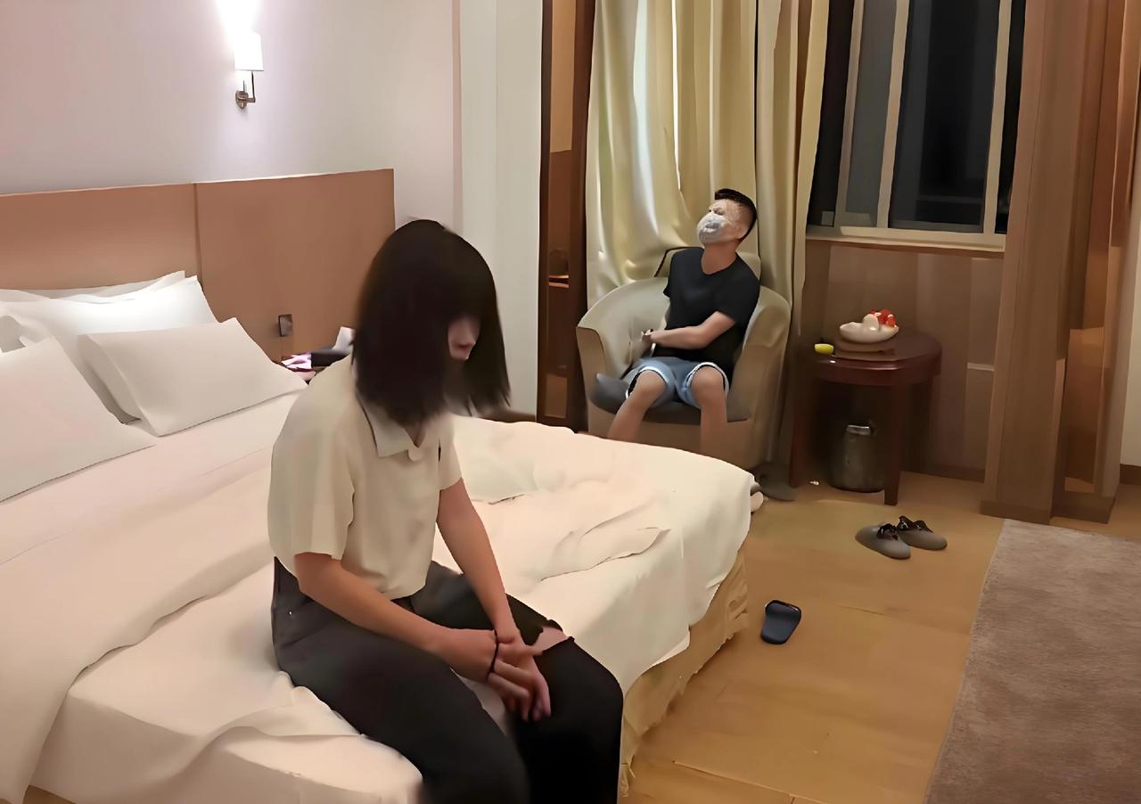 山东青岛，一女子和男友吵架后，在酒店开了间房想冷静一下，谁知半夜时分，男友竟找到