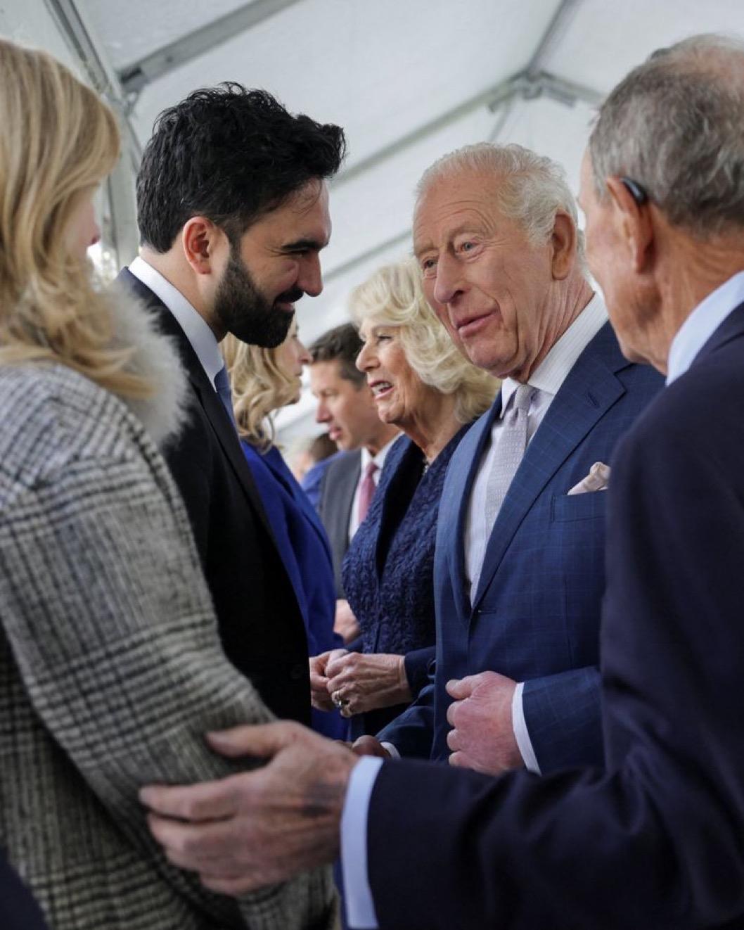 在华盛顿特区的隆重仪式之后，英国国王查尔斯三世和王后卡米拉于周三抵达纽约市，与现