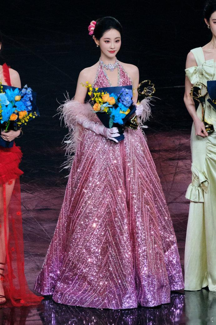 祝绪丹高情商发言 祝绪丹这反应和嘴皮子也太灵了吧，“不好意思，变成硬座了” 这句