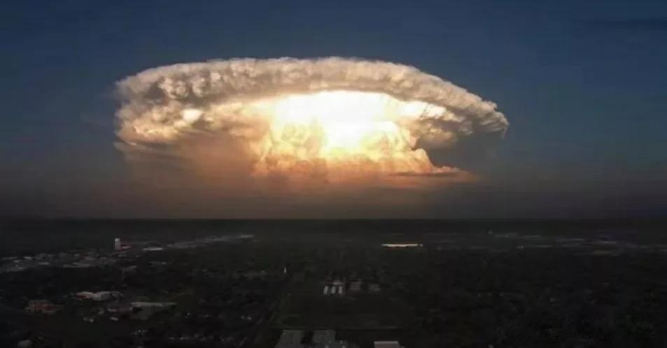 核爆炸惊魂未除，欧洲再现“蘑菇云”恐慌！

来源:明镜分享

乌克兰西部一处军事