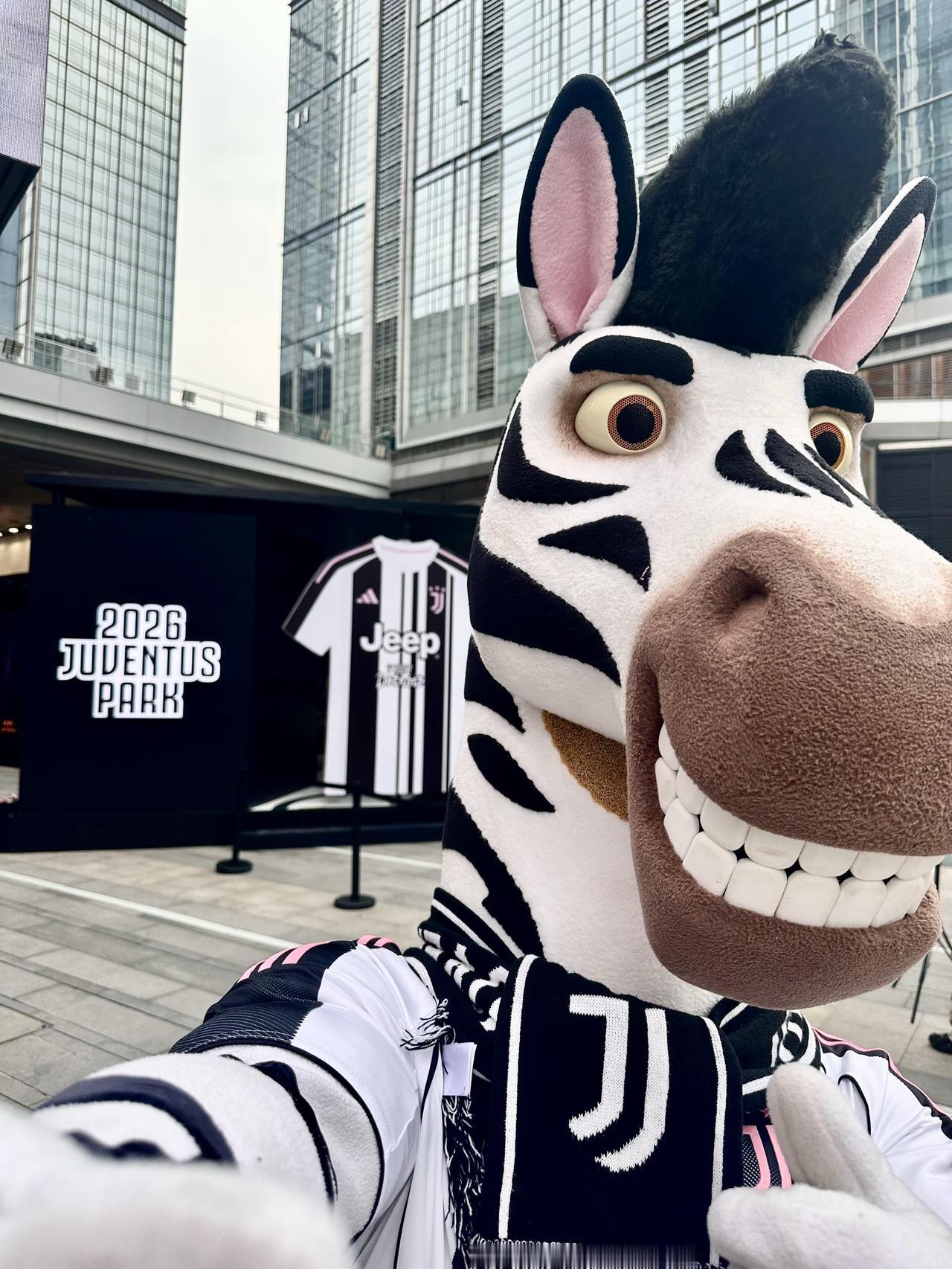 是蒂尼蒂娜 就来成都抓我😛
尤文图斯 尤文有局