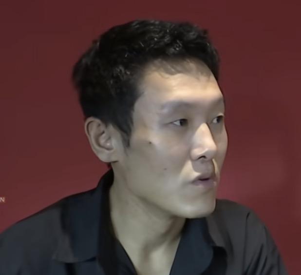 杭州一位姓洪的男子，在台球厅里伸手，在女助教屁股上拍了一下。就这一下，把自己拍进