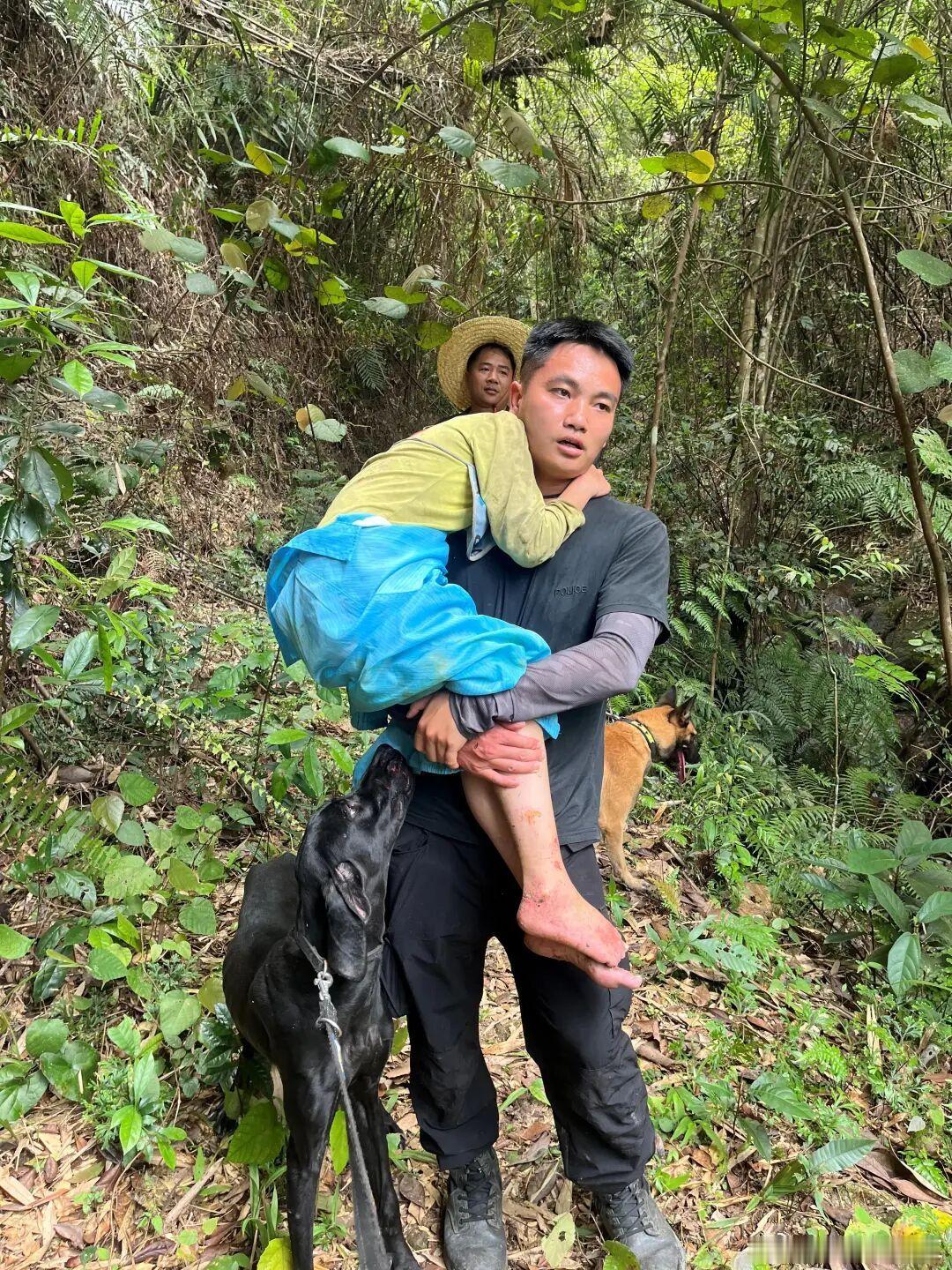 广东肇庆怀集县一名11岁智力发育迟缓男童，独自走入深山失联。事发后，当地迅速启动