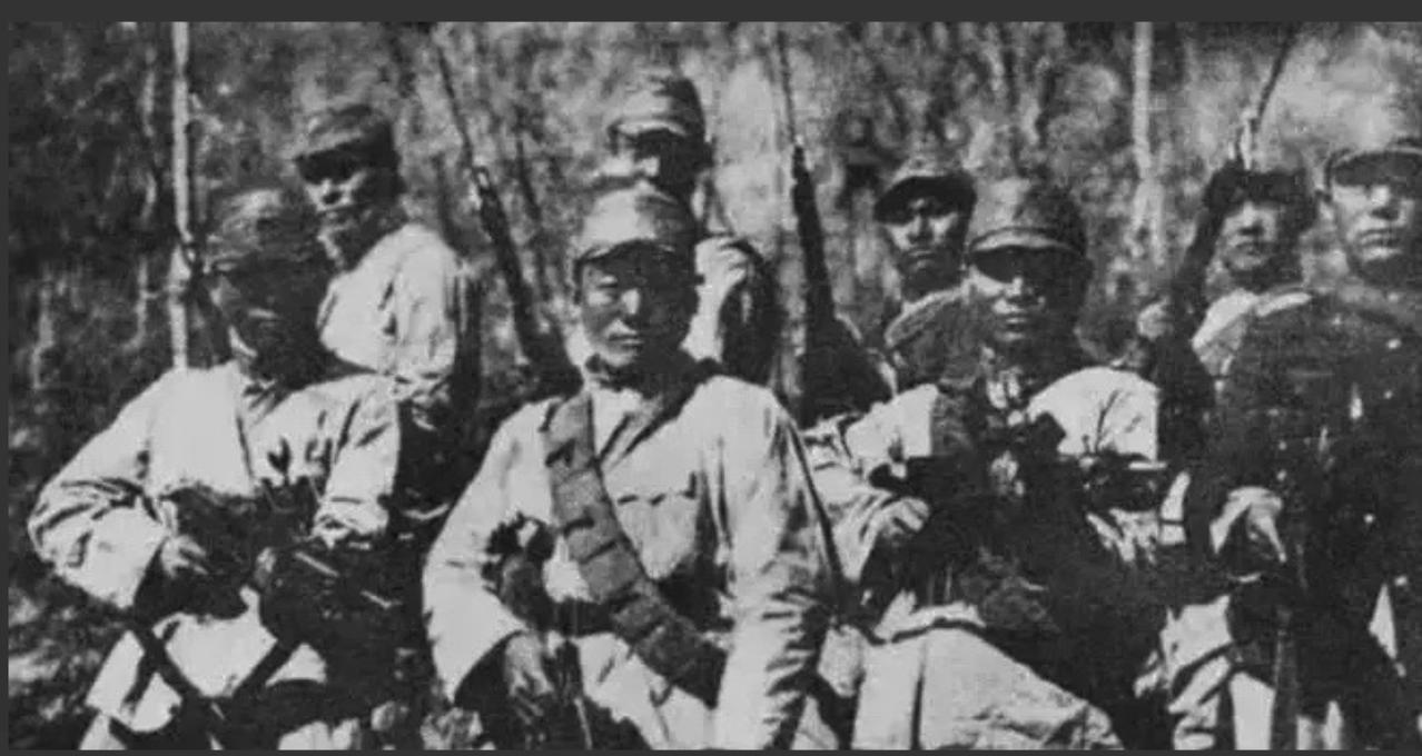 1932年，地主老太为支持儿子抗日，变卖全部家产，有人劝她留些养老，她说："命都