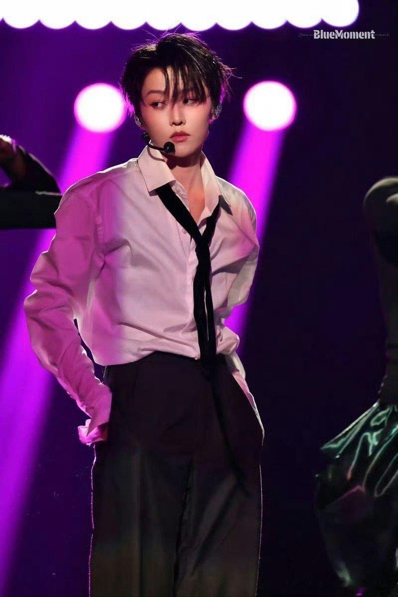 刘雨昕 一开口就知道要骗我眼泪了纯仙女唱歌，情绪真的超饱满，是视觉和听觉的盛宴，