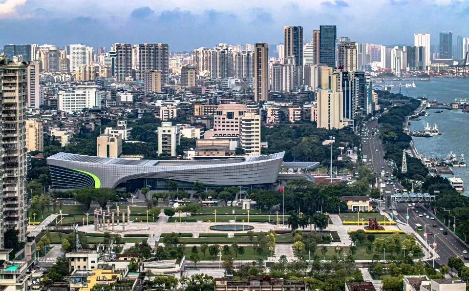 汕头给我的印象，那就是一座宝藏城市。美食多到让人眼花缭乱，潮汕牛肉丸Q弹爆汁，一