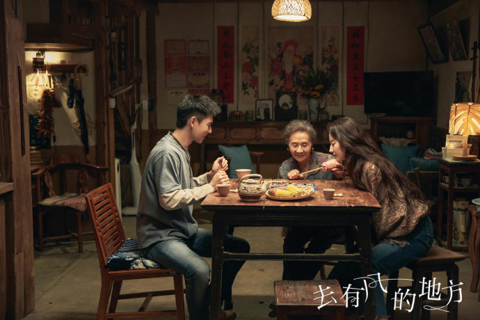 人在感到疲惫寒冷的时候，也需要向温暖的地方流动，寻找幸福的力量。       —