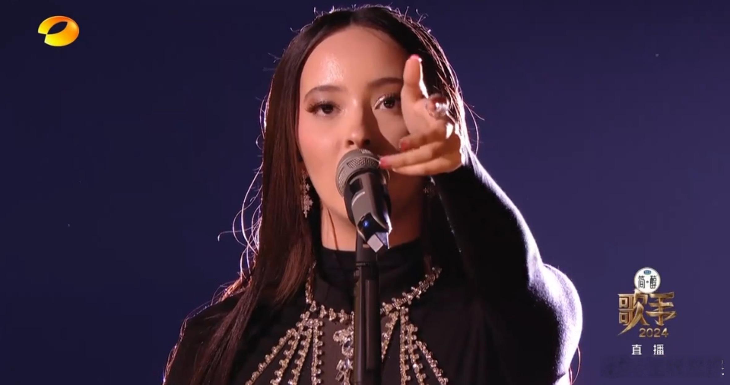 #歌手直播##Faouzia眼影有多闪名次就有多靠前#Faouzia凡希亚眼影有