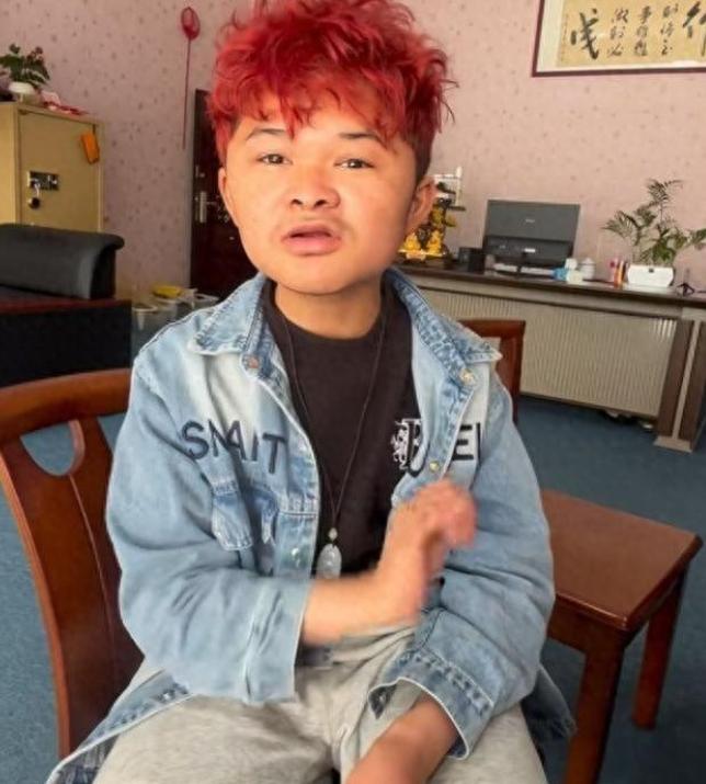 范小勤：从走红到回归的十年。

2015 年，江西吉安市永丰县严辉村，7 岁的范